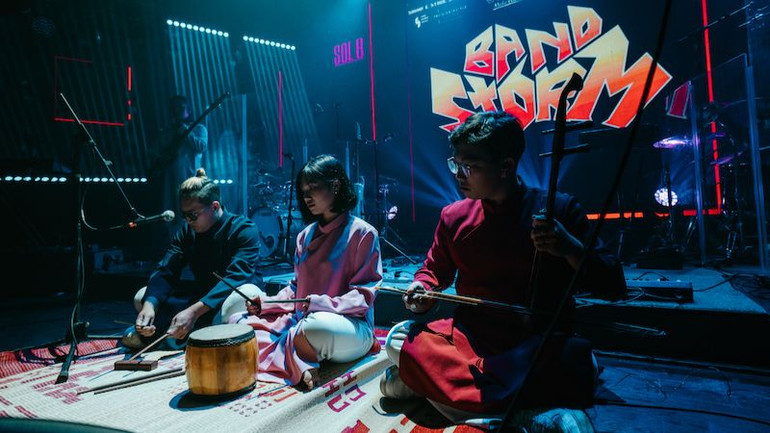 Ban nhạc ButterCup mang nhạc cụ dân tộc đến với sân khấu Band Storm Vietnam 2024.