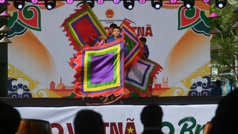 Nhiều người Brazil lần đầu tiên có cơ hội xem biểu diễn nghệ thuật truyền thống Việt Nam.