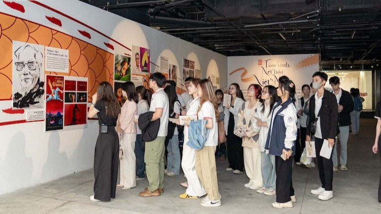 Khán giả tham quan tour Dòng chảy hoạt hình Việt Nam. (ẢNH: BTC)