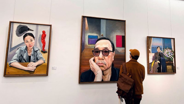 Những thế mạnh trong tranh phong cảnh của ông như kỹ thuật diễn tả ánh sáng tài tình, bút pháp sơn dầu chắc khỏe nhưng cũng vô cùng tinh tế, đã kết hợp với chân dung của các nhân vật, tạo nên vẻ đẹp nghệ thuật mang đậm dấu ấn Phạm Luận.