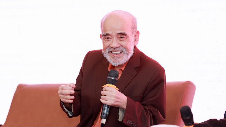 Ở tuổi 78, Giáo sư Đặng Hùng Võ vẫn đam mê nghiên cứu, viết lách và quan tâm đến chuyển đổi số.