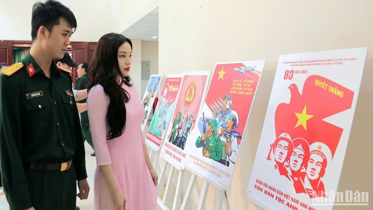 Các tác phẩm sẽ được trưng bày phục vụ công chúng tại Phố đi bộ hồ Gươm dịp 22/12 tới đây.