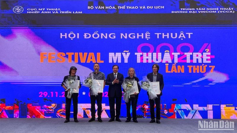 Các thành viên Hội đồng nghệ thuật.