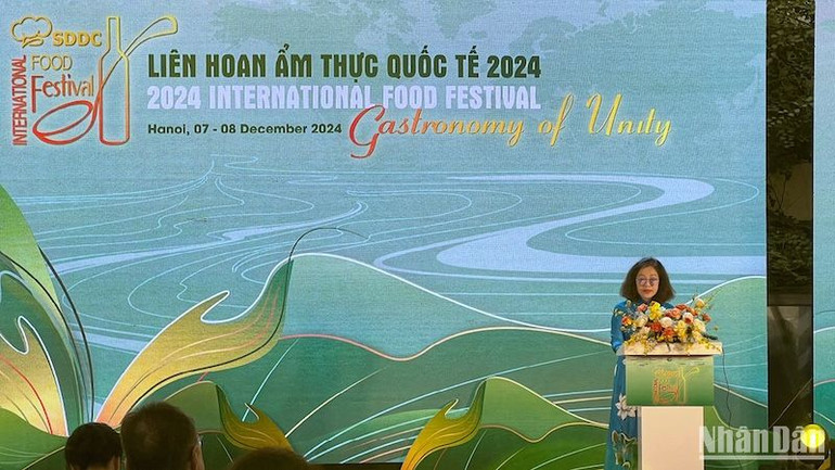 Bà Vũ Thị Bích Ngọc cũng nhấn mạnh hơn một thập kỷ qua, số tiền quyên góp được từ các hoạt động thiện nguyện mỗi kỳ Liên hoan Ẩm thực quốc tế đã được sử dụng để hỗ trợ nhiều trẻ em mồ côi, người khuyết tật, phụ nữ nghèo hay các hoàn cảnh khó khăn trên cả nước.