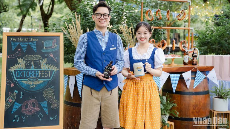 Lễ hội bia Tháng Mười là thương hiệu lễ hội Đức nổi tiếng toàn thế giới, quảng bá văn hóa ẩm thực, âm nhạc, trang phục truyền thống và nhiều địa điểm du lịch hấp dẫn.