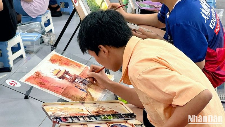 Nhiều bạn nhỏ thể hiện tư duy và kỹ năng hội hoạ khá chuyên nghiệp.
