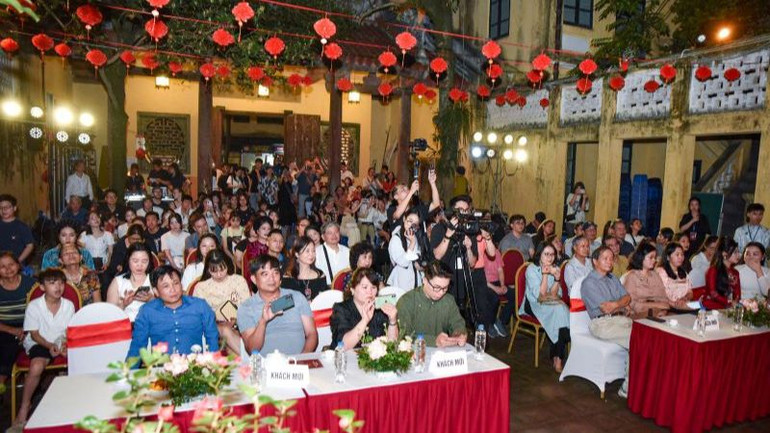 Sự kiện thu hút đông đảo khán giả xem và trải nghiệm văn hóa ca trù.