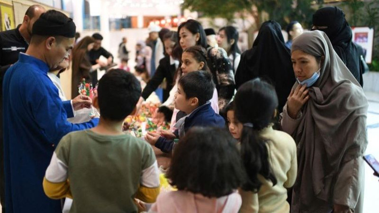 Những chú tò he Việt mang niềm vui đến với công chúng Trung Đông nhiều lứa tuổi. (ẢNH: BTC)