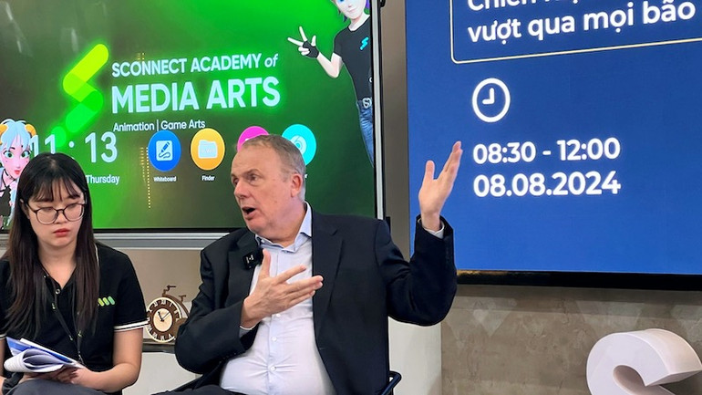 Là nhà nghiên cứu, giảng dạy và thực hành có kinh nghiệm trên 30 năm, diễn giả Martin Loeffelholz chia sẻ nhiều thông tin bổ ích, cập nhật về khủng hoảng truyền thông.