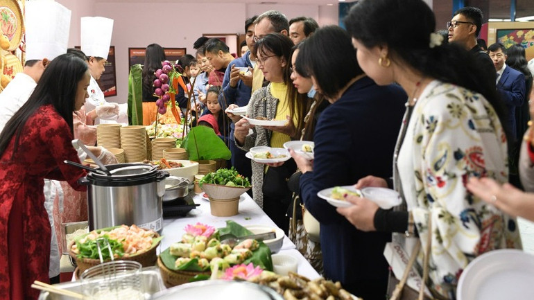 Ẩm thực Việt Nam một lần nữa có cơ hội chinh phục bạn bè năm châu.