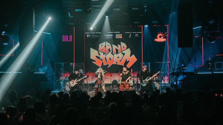 Màn trình diễn sôi động của ban nhạc Bluemore.