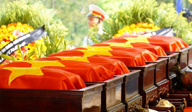 16 hài cốt liệt sĩ Quân tình nguyện và chuyên gia Việt Nam hy sinh tại chiến trường Lào được quy tập về an táng tại Nghĩa trang Liệt sỹ thành phố Huế.
