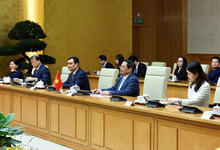 Thủ tướng Phạm Minh Chính và đại diện Lãnh đạo các bộ, ban ngành của Chính phủ Việt Nam tại buổi tiếp Phó Tổng thống Cộng hòa Nam Phi Paul Mashatile.