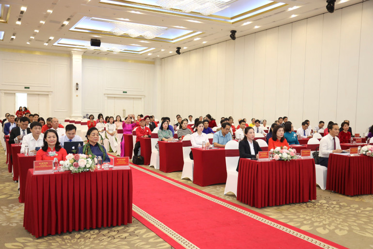 Các đại biểu tham dự hội nghị.