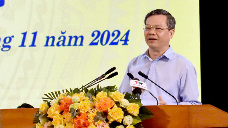 Đồng chí Nguyễn Văn Sơn, Chủ tịch UBND tỉnh Tuyên Quang phát biểu tại buổi đối thoại. Đồng chí Nguyễn Văn Sơn, Chủ tịch UBND tỉnh Tuyên Quang phát biểu tại buổi đối thoại.