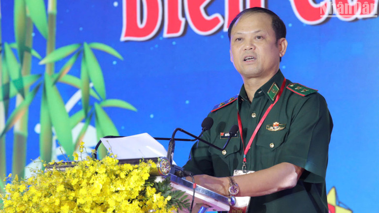 Trung tướng Nguyễn Anh Tuấn, Bí thư Đảng ủy, Chính ủy Bộ đội Biên phòng phát biểu tại chương trình "Biên cương-Đêm hội trăng rằm"