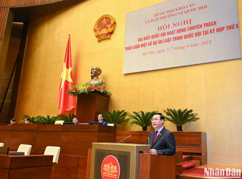 Chủ tịch Quốc hội Vương Đình Huệ phát biểu khai mạc hội nghị.