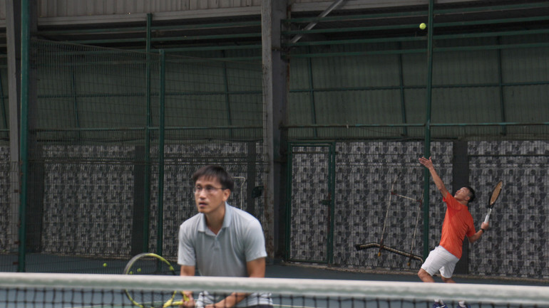 Nội dung đôi nam dưới 45 tuổi giải Nhì thuộc về Cơ quan Thường trực Báo Nhân Dân tại Thành phố Hồ Chí Minh.