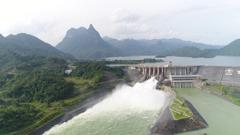 Hồ thủy điện Tuyên Quang mở 2 cửa xả đáy vào hồi 20 giờ ngày 8/9.