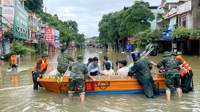 Hoạt động cứu hộ, hỗ trợ người dân được đặt lên hàng đầu.