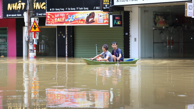 Nước ngập cao tại khu vực trung tâm thành phố Tuyên Quang.
