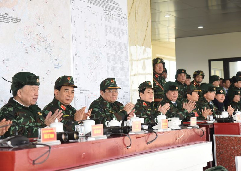 Thủ tướng Phạm Minh Chính quan sát diễn tập của Quân đoàn 12.