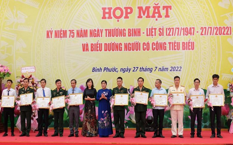 Tỉnh Bình Phước tuyên dương các tập thể, cá nhân làm tốt công tác Đền ơn đáp nghĩa.