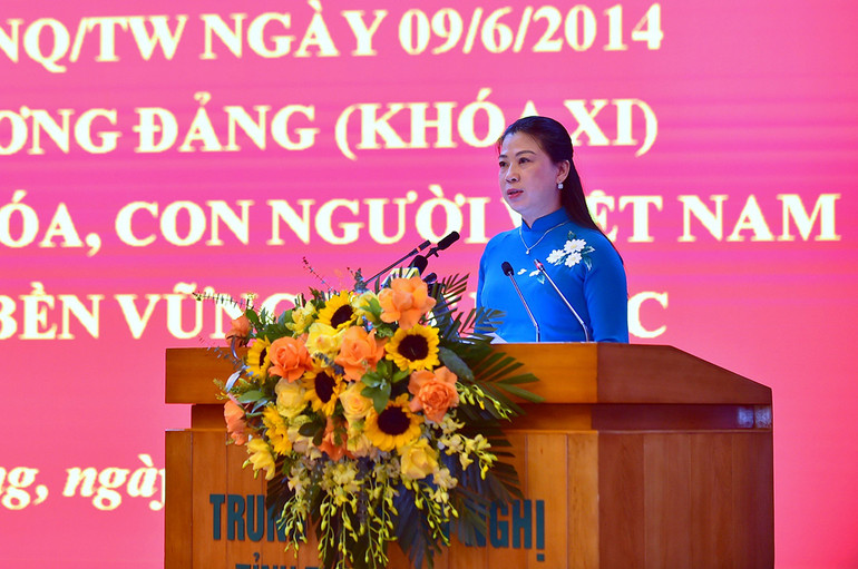 Đồng chí Lê Thị Kim Dung, Phó Bí thư Thường trực Tỉnh ủy, Chủ tịch Hội đồng nhân dân tỉnh Tuyên Quang phát biểu tại hội nghị.