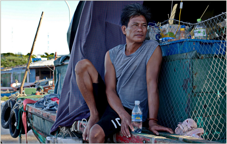 Anh Đinh Như Thạnh, dân xóm chài . Ảnh: VINH QUANG Anh Đinh Như Thạnh, dân xóm chài . Ảnh: VINH QUANG