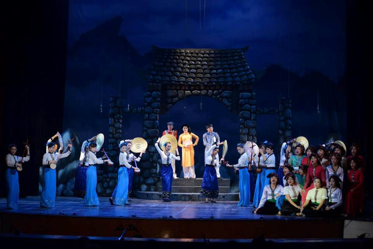 Cảnh trong vở Cô Sao, Nhà hát Nhạc Vũ Kịch Việt Nam dàn dựng. Ảnh: Huyền Nga