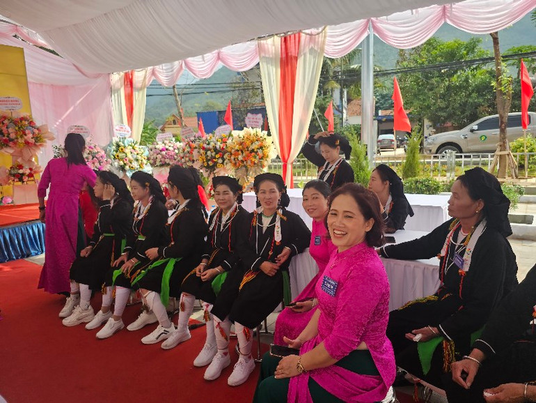 Nhân dân các dân tộc tham dự Ngày hội đại đoàn kết.