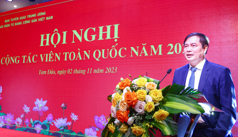 Phó Trưởng Ban Tuyên giáo Trung ương Phan Xuân Thủy phát biểu ý kiến.