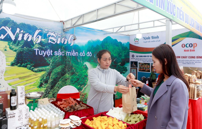 Gian trưng bày của tỉnh Ninh Bình. Gian trưng bày của tỉnh Ninh Bình.