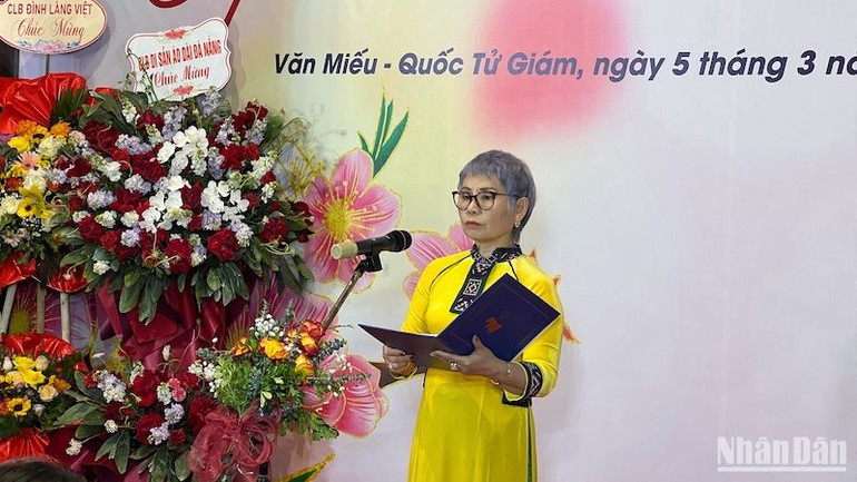 Bà Khúc Thị Dậu công bố Quyết định số 196/QĐ-BVHTTDL ngày 23/1/2025 của Bộ trưởng Văn hóa, Thể thao và Du lịch công nhận Ban Vận động thành lập Hiệp hội Văn hóa Áo dài Việt Nam.