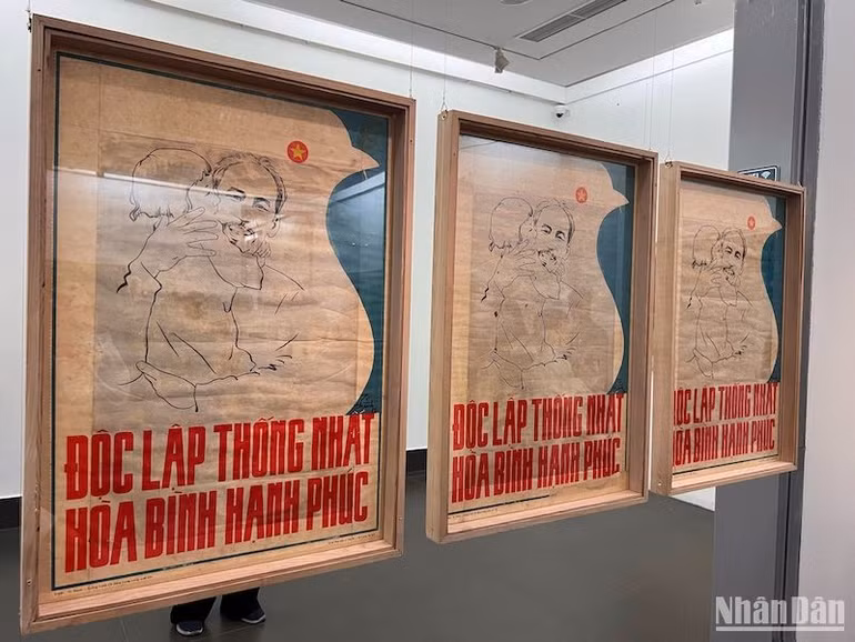 Triển lãm 151 tác phẩm tiêu biểu của chiến sĩ, họa sĩ Huỳnh Phương Đông ảnh 2 Triển lãm 151 tác phẩm tiêu biểu của chiến sĩ, họa sĩ Huỳnh Phương Đông ảnh 2
