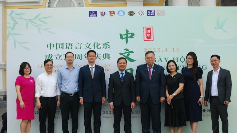 Các đại biểu tham dự chương trình. Các đại biểu tham dự chương trình.