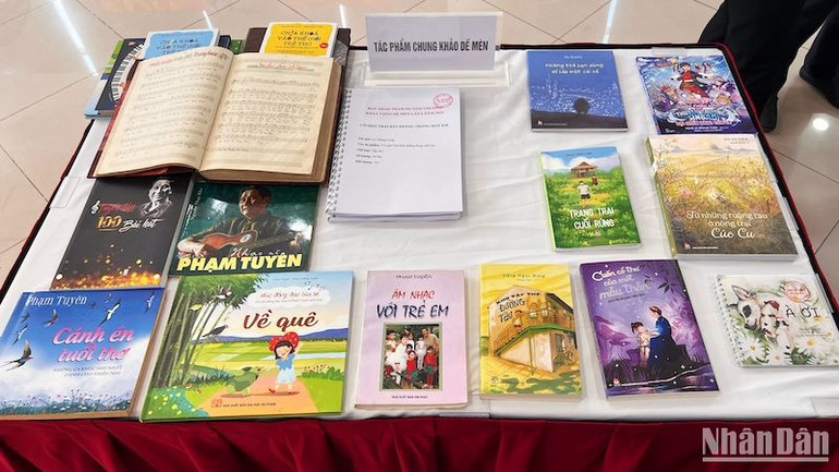 Các tác phẩm văn, thơ, nhạc... lọt vào vòng Chung khảo Giải thưởng Dế Mèn 2025.