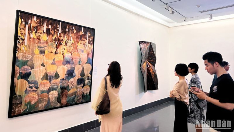 Triển lãm mở cửa đến hết ngày 19/5 tại Bảo tàng Mỹ thuật Việt Nam (66 Nguyễn Thái Học, Hà Nội).