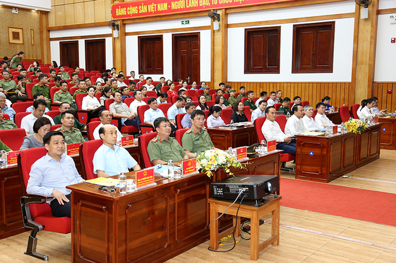 Các đại biểu tham dự hội nghị.