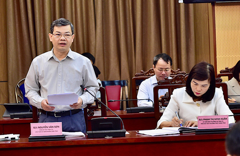 Đồng chí Nguyễn Văn Sơn, Chủ tịch Ủy ban nhân dân tỉnh Tuyên Quang phát biểu tại buổi làm việc.