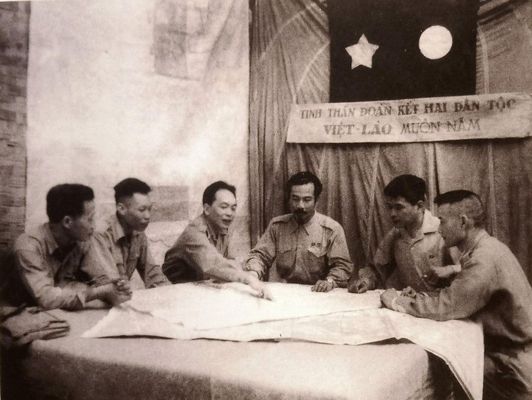 Triển lãm về quan hệ hữu nghị, đoàn kết đặc biệt Việt Nam-Lào ảnh 4