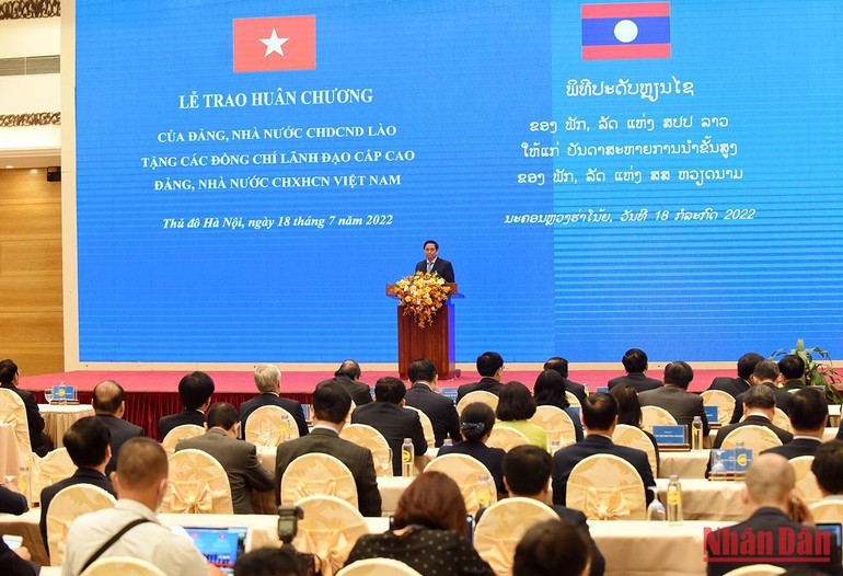 Trao tặng huân chương cao quý của Lào cho lãnh đạo cấp cao Đảng, Nhà nước Việt Nam ảnh 1 Trao tặng huân chương cao quý của Lào cho lãnh đạo cấp cao Đảng, Nhà nước Việt Nam ảnh 1