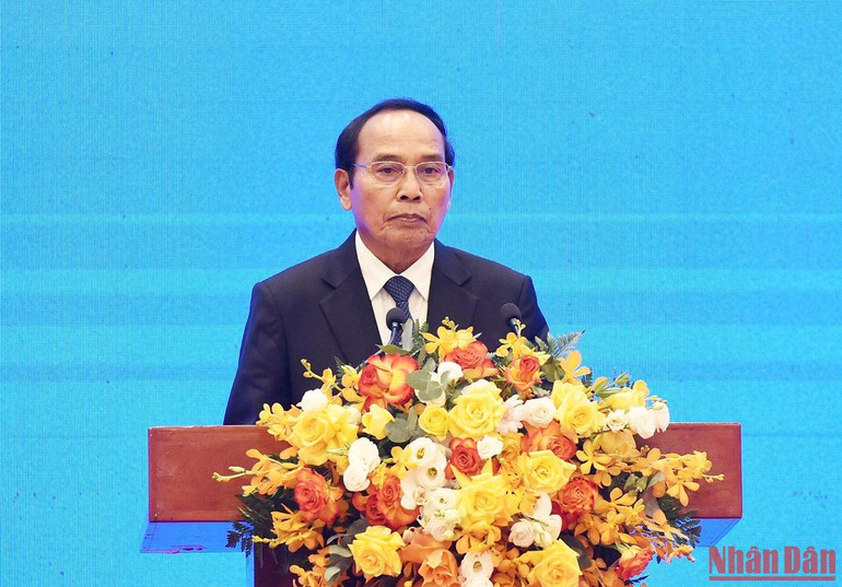 Đồng chí Bounthong Chitmany, Ủy viên Bộ Chính trị, Thường trực Ban Bí thư, Phó Chủ tịch nước Lào phát biểu tại buổi lễ. Đồng chí Bounthong Chitmany, Ủy viên Bộ Chính trị, Thường trực Ban Bí thư, Phó Chủ tịch nước Lào phát biểu tại buổi lễ.