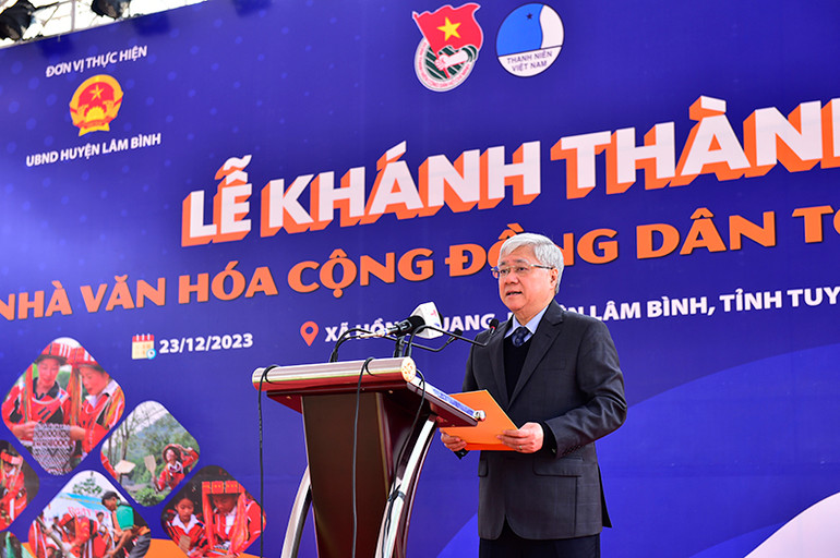 Đồng chí Đỗ Văn Chiến, Bí thư Trung ương Đảng, Chủ tịch Ủy ban Trung ương Mặt trận Tổ quốc Việt Nam phát biểu tại buổi lễ.