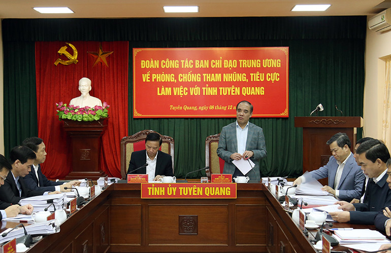 Đồng chí Chẩu Văn Lâm, Bí thư Tỉnh ủy Tuyên Quang phát biểu tại buổi làm việc.