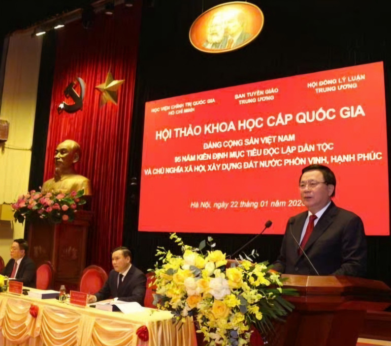 Đồng chí Nguyễn Xuân Thắng, Ủy viên Bộ Chính trị, Giám đốc Học viện Chính trị quốc gia Hồ Chí Minh, Chủ tịch Hội đồng Lý luận Trung ương phát biểu tại Hội thảo khoa học quốc gia “Đảng Cộng sản Việt Nam - 95 năm kiên định mục tiêu độc lập dân tộc và chủ nghĩa xã hội, xây dựng đất nước phồn vinh, hạnh phúc”. Đồng chí Nguyễn Xuân Thắng, Ủy viên Bộ Chính trị, Giám đốc Học viện Chính trị quốc gia Hồ Chí Minh, Chủ tịch Hội đồng Lý luận Trung ương phát biểu tại Hội thảo khoa học quốc gia “Đảng Cộng sản Việt Nam - 95 năm kiên định mục tiêu độc lập dân tộc và chủ nghĩa xã hội, xây dựng đất nước phồn vinh, hạnh phúc”.