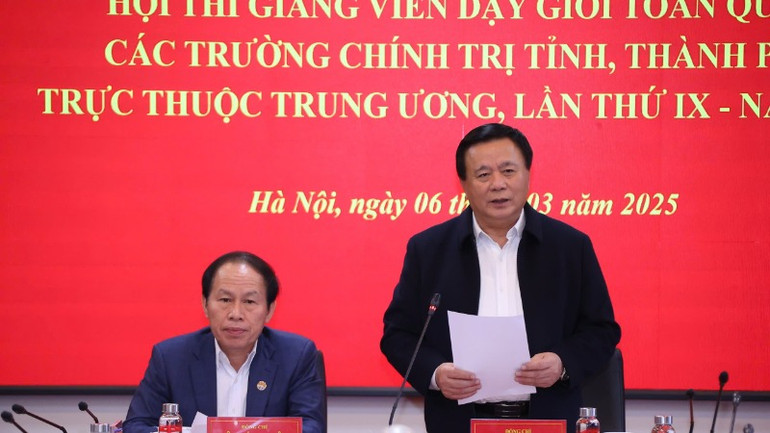 Đồng chí Nguyễn Xuân Thắng, Ủy viên Bộ Chính trị, Giám đốc Học viện Chính trị quốc gia Hồ Chí Minh, Chủ tịch Hội đồng Lý luận Trung ương, Trưởng Ban chỉ đạo Hội thi giảng viên dạy giỏi toàn quốc các trường chính trị tỉnh, thành phố trực thuộc Trung ương lần thứ 9, năm 2025 tại cuộc họp Ban chỉ đạo, Ban Tổ chức về kế hoạch triển khai các nội dung công việc liên quan tổ chức Hội thi.