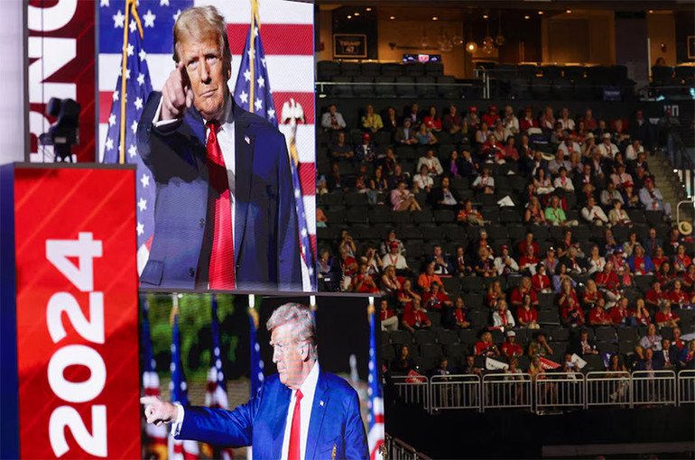 Màn hình trong ngày thứ nhất của Đại hội toàn quốc đảng Cộng hòa chiếu hình ảnh ông Trump. (Ảnh: Reuters)