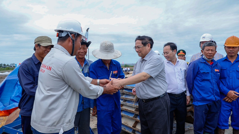 Thủ tướng Phạm Minh Chính kiểm tra Dự án Thành phần 2 cao tốc Châu Đốc-Cần Thơ-Sóc Trăng, tại Nút giao Lộ Tẻ-Rạch Sỏi, xã Thạnh Tiến, huyện Vĩnh Thạnh, Cần Thơ.