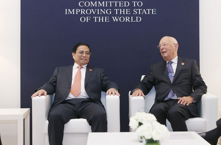 Thủ tướng Phạm Minh Chính và Giáo sư Klaus Schwab, Nhà sáng lập kiêm Chủ tịch điều hành WEF.